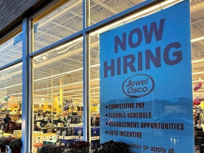 美媒：美国申请失业救济人数大幅下降