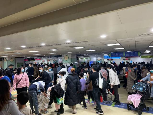 儿童医院排号1000开外，等待七八小时，更可怕的是盲目恐慌 