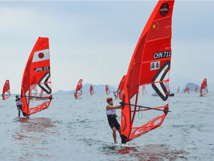 面朝大海 追风逐浪！2023年水翼帆板世界杯在深圳盐田开幕