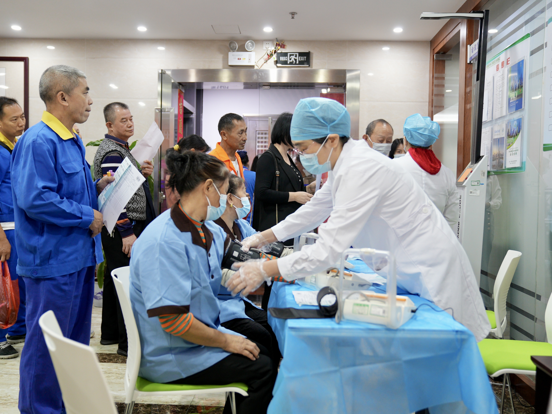 深圳市职防院为环卫工人开展公益健康体检