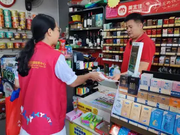 呵护未成年人健康成长，公明街道走进沿街商铺开展普法宣传