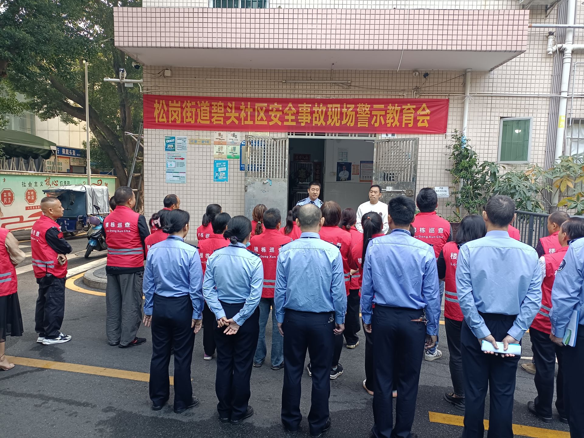 碧头社区：出门忘关火险酿火灾，网格员破门除险情