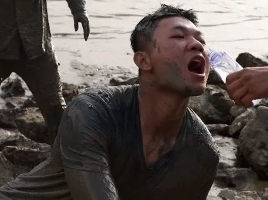 有“警”无险！南山警员化身“小泥人”救助落水群众