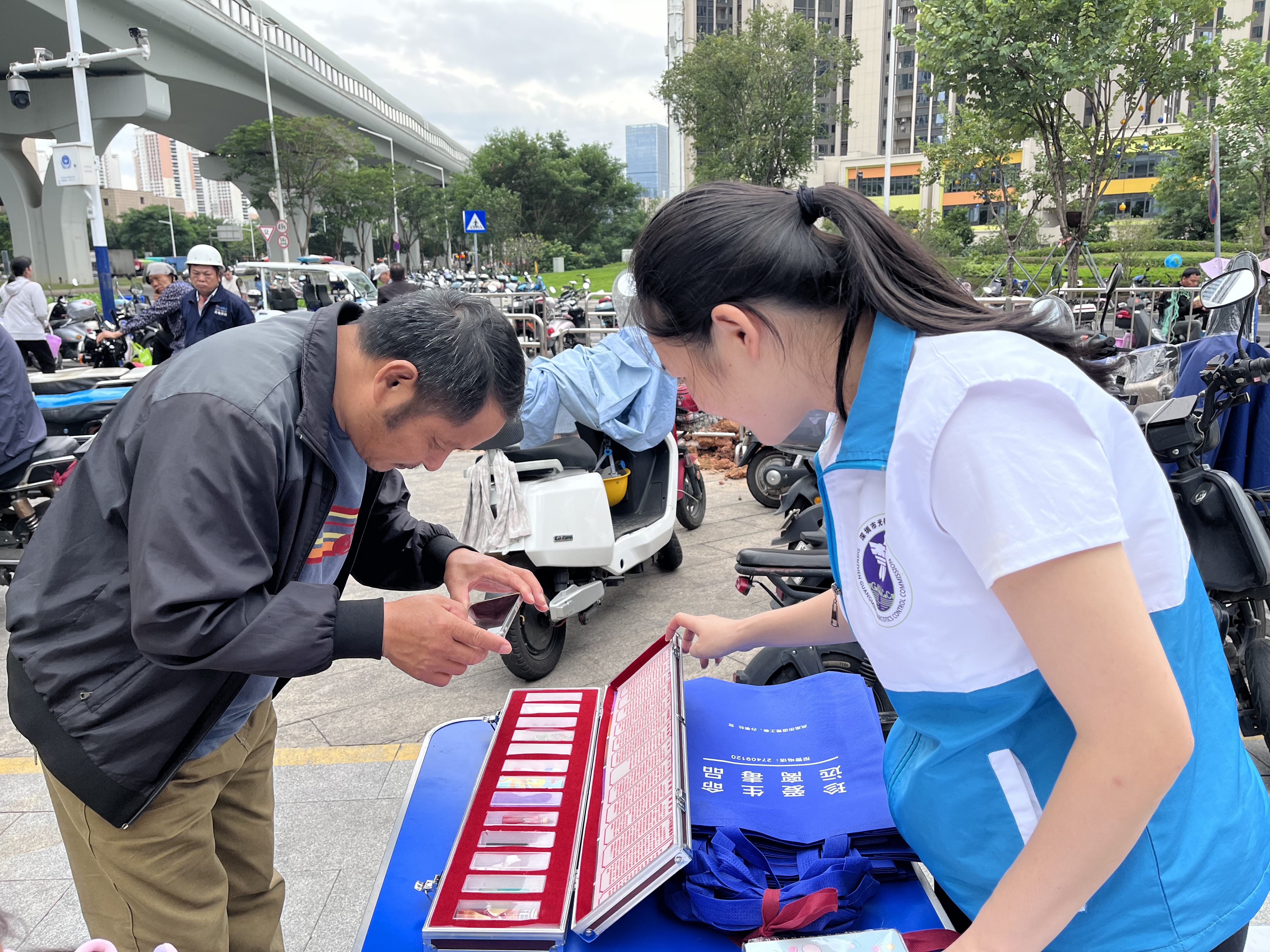 凤凰街道:禁毒宣传进地铁，倡导文明无毒行