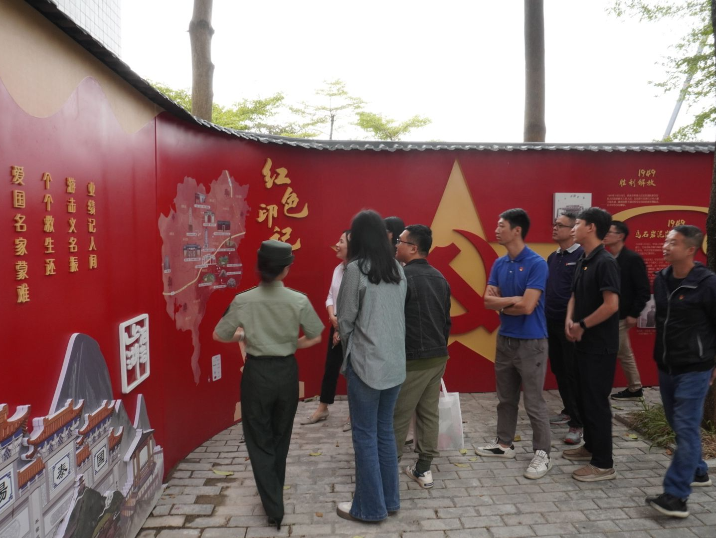传承红色基因 共建巩固国防 石岩街道武装部开展国防教育