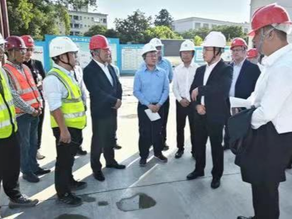 深圳市国资委领导到观澜蚌岭片区城市更新单元项目（二期）调研