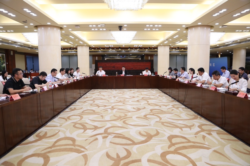 龙岗“雏鹰”在土整攻坚一线起飞