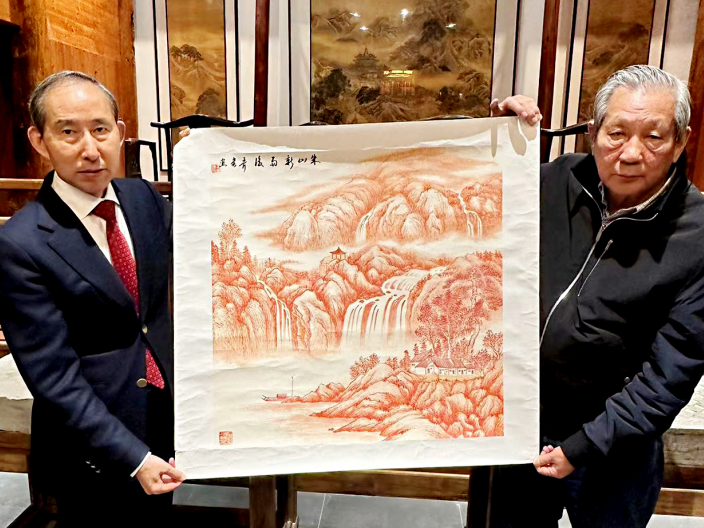 龙宇翔与泰国诗纳卡琳威洛大学校长颂猜·善迪瓦纳坤亲切会见
