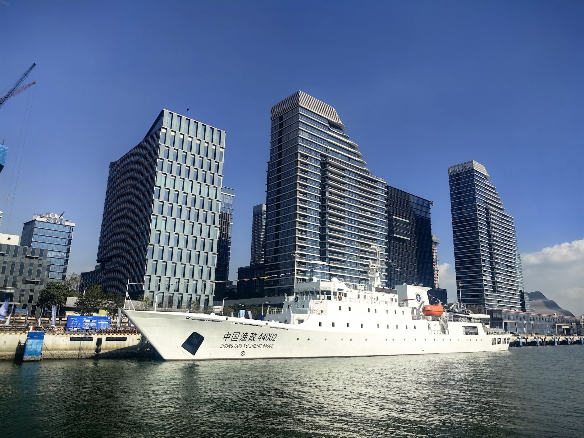 深圳首艘3000吨级海洋执法船中国渔政44002船入列仪！