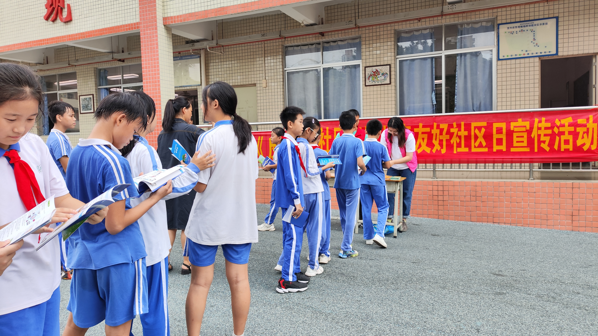 江边社区开展儿童友好社区日宣传活动