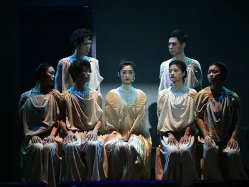 舞台剧《独角兽》原作者、编剧庞贝：坚守戏剧的文学质感，在“近未来”呼唤人文主义