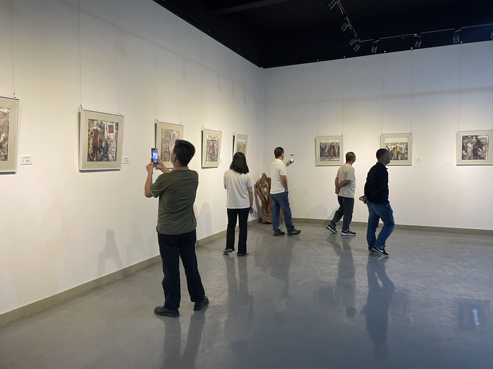 看展！“富中奇人物作品展”开幕