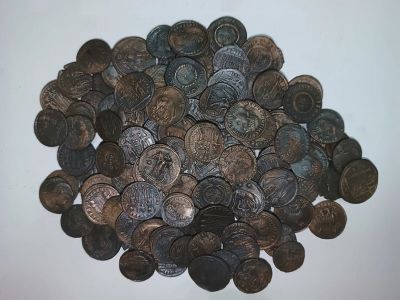 意大利撒丁岛附近海中发现数万枚古钱币