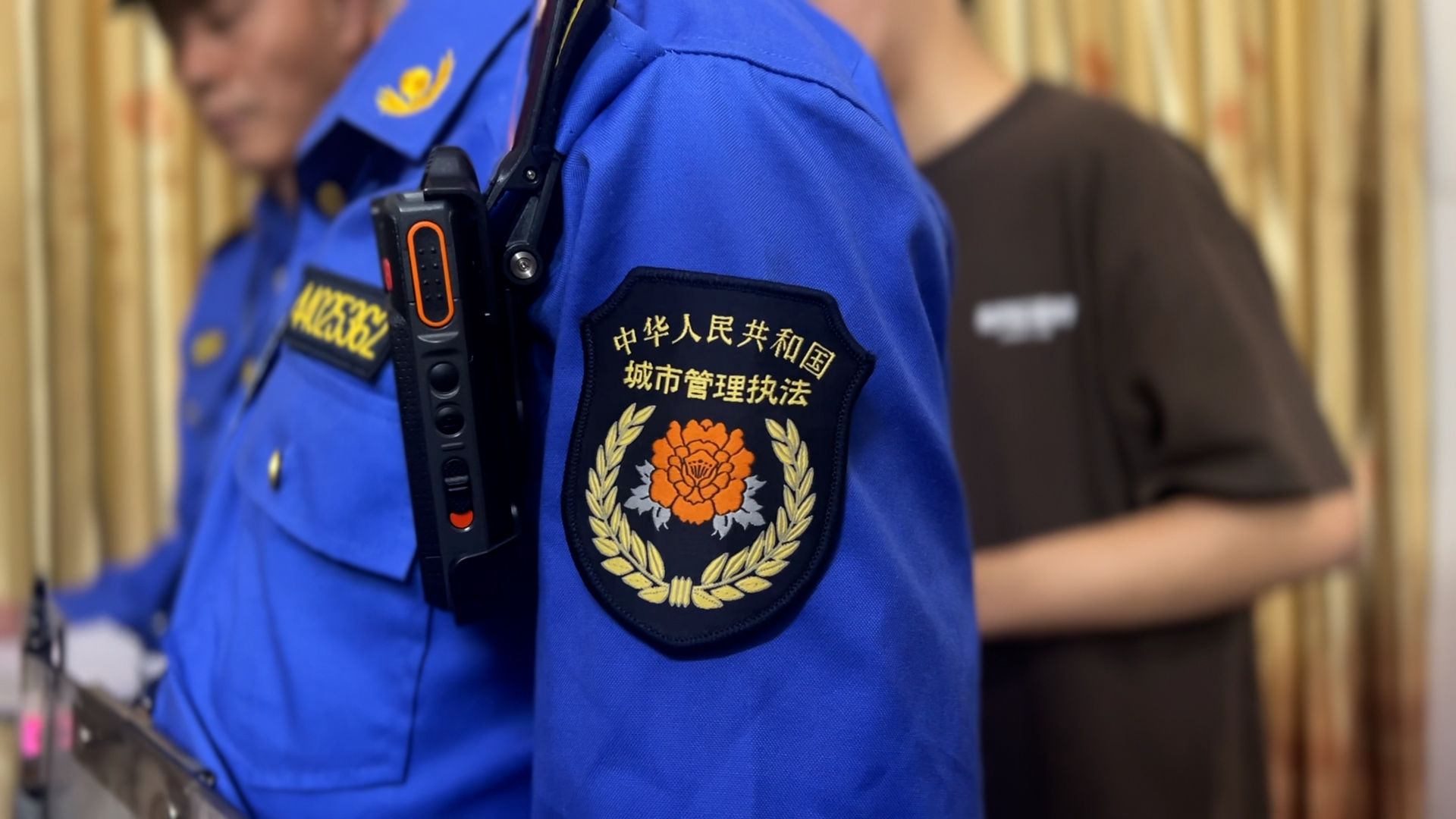 深圳严查城中村水电乱收费，推动房东承诺不加价