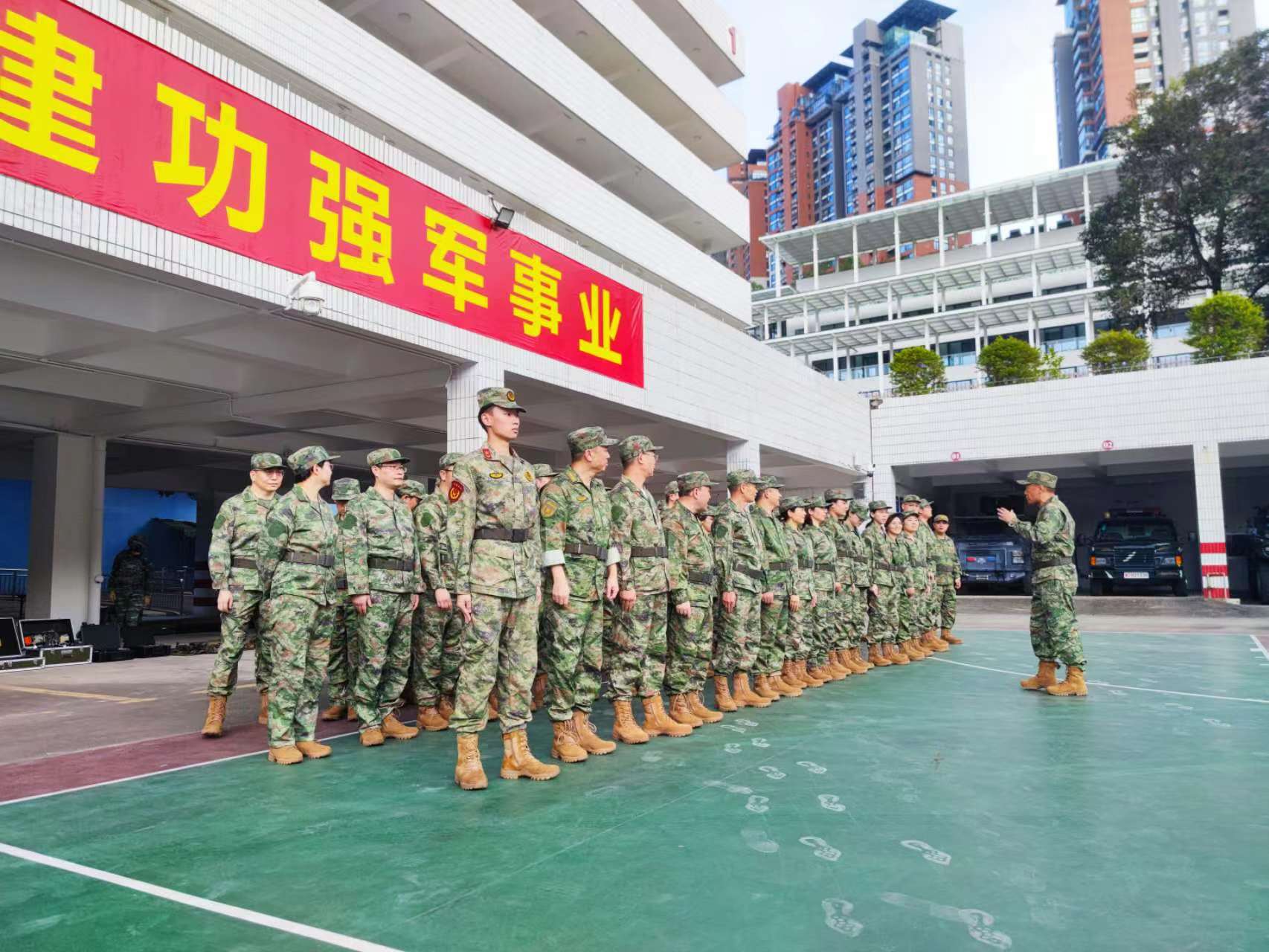清水河街道组织新入职公务员参加国防教育