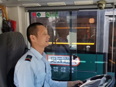 一个来自深圳公交的寻人电话，让外地乘客感动不已