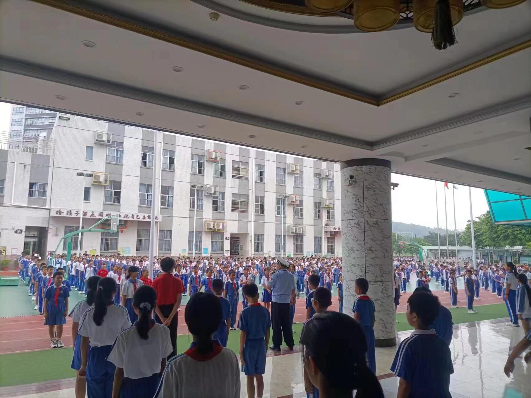 公明街道3000余名师生齐上交通安全课