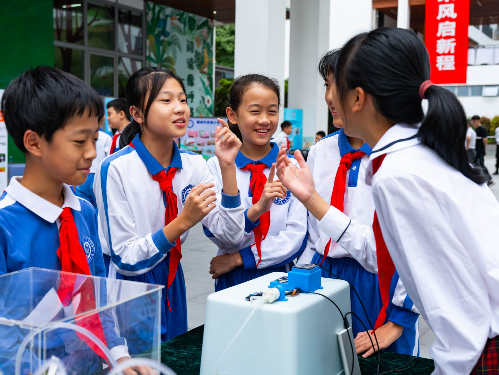 人工智能培育“科技心”！深圳市小学信息科技跨学科主题学习教研活动在麓外开幕
