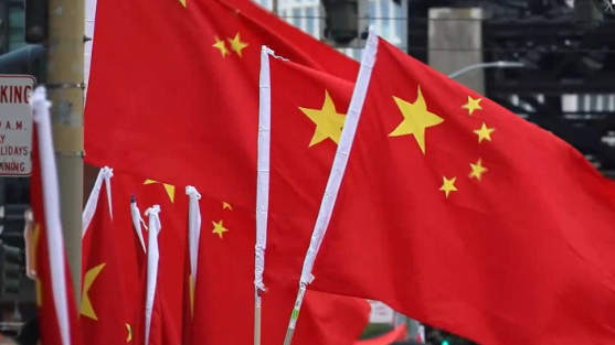 习近平主席抵达美国旧金山 受到热烈欢迎