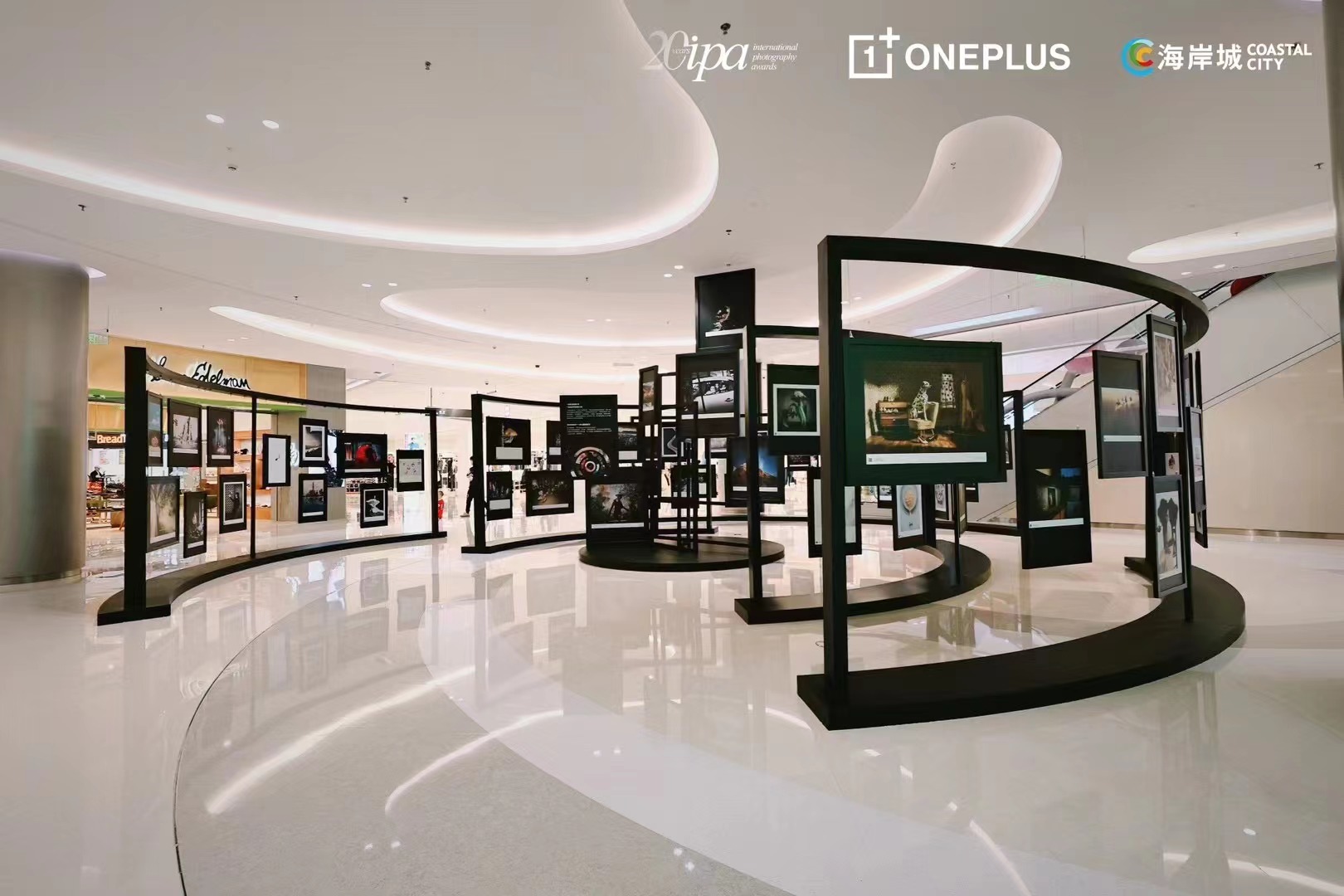 一加手机全球摄影展在深圳海岸城举行