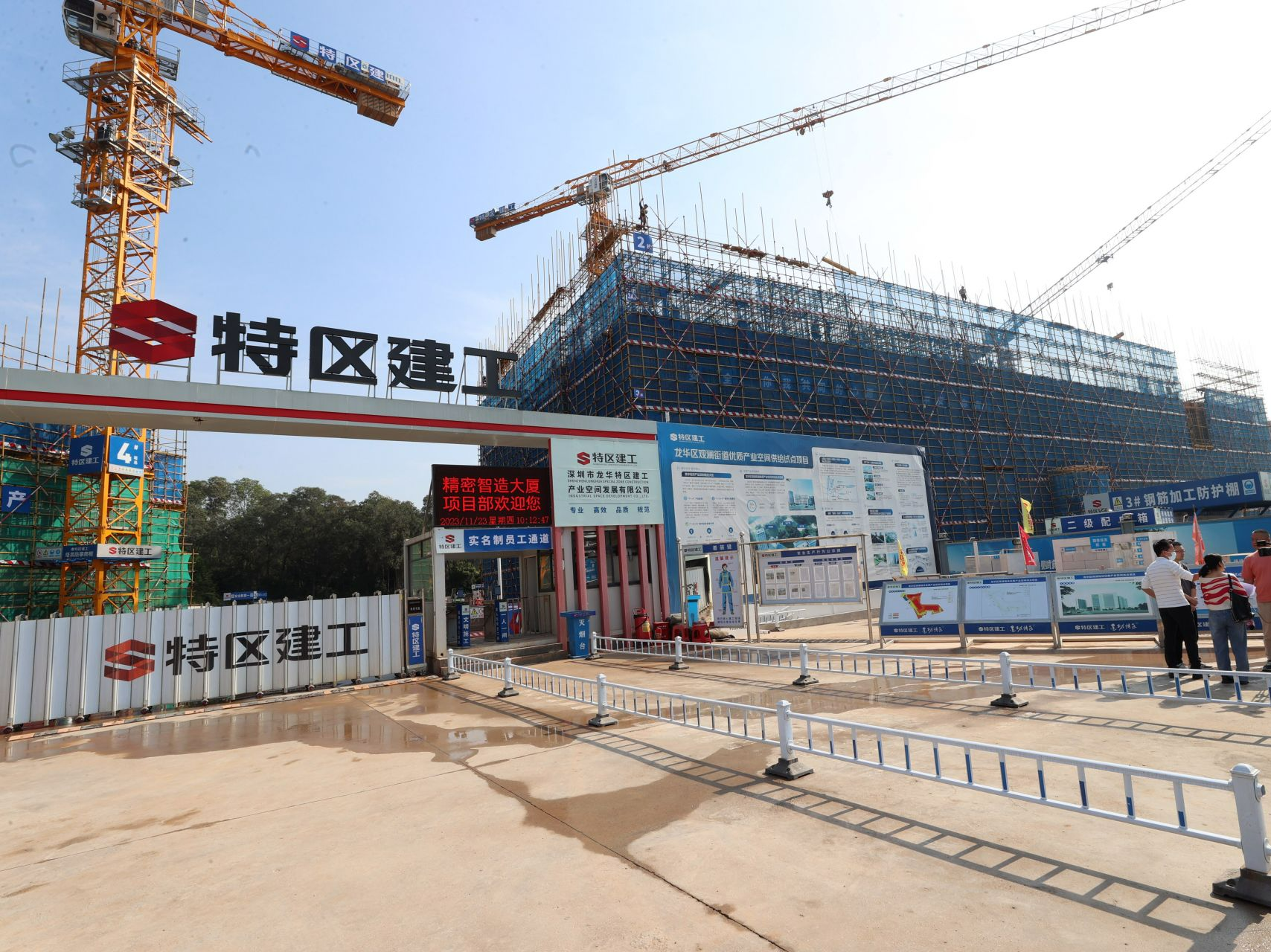 龙华种下工业上楼“高产田”：16家专精特新企业意向签约，每万平方米年产值达18亿元