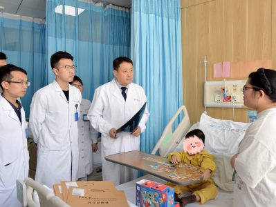 4岁娃在深圳“挺直脊梁”！中大八院优质诊疗服务大湾区脊柱畸形患者