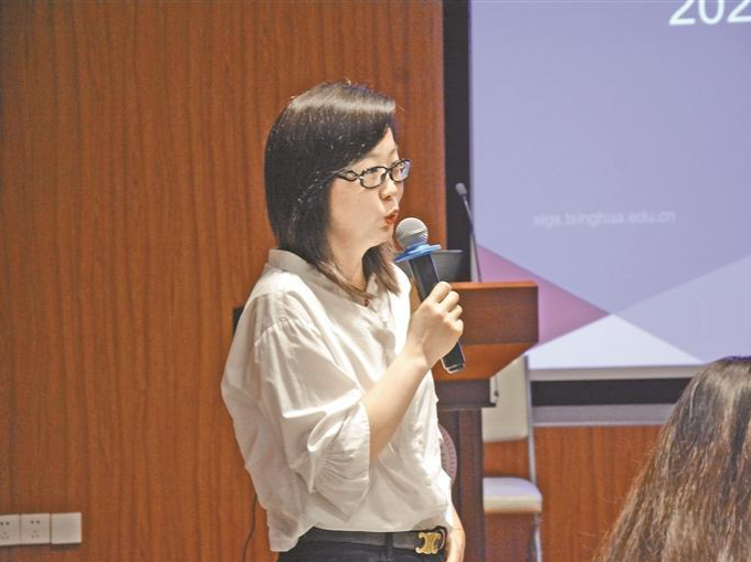 奔走在深圳的大中小学近20载 为教书育人鼓与呼