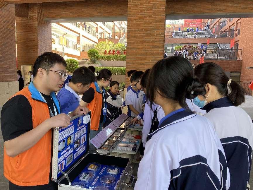 翠竹街道“禁毒防艾”宣传走进校园