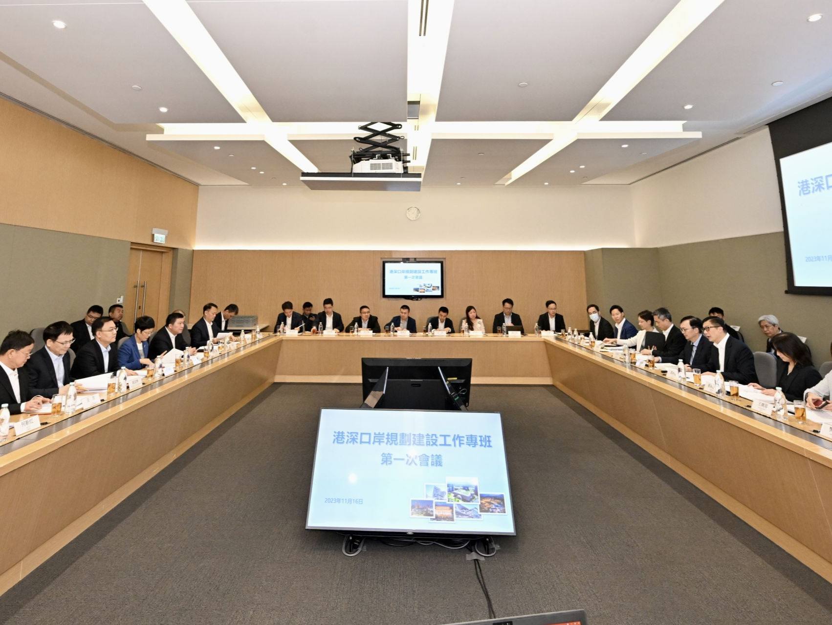 深港口岸规划建设工作专班会议在港举行