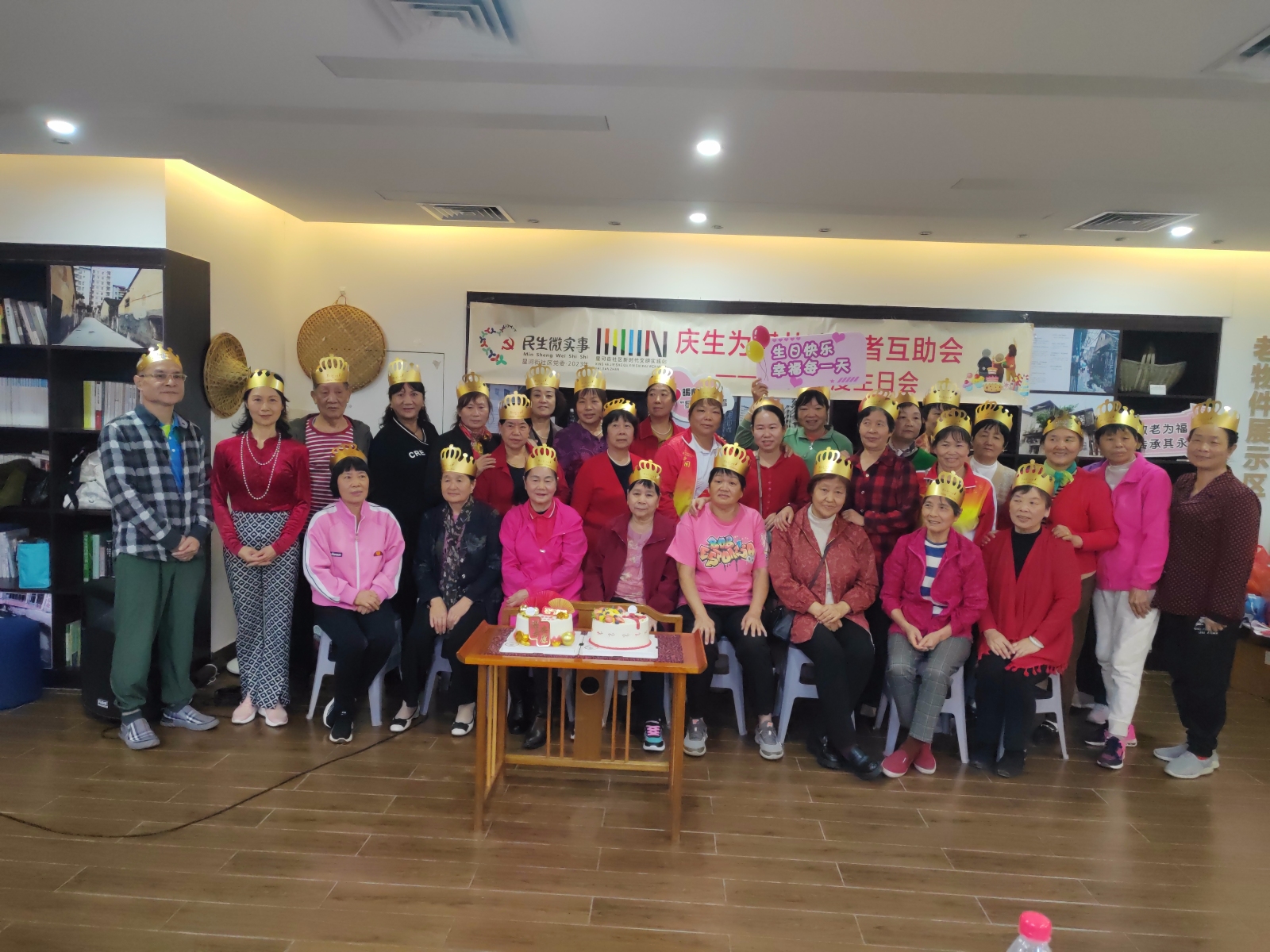 沙河街道星河街社区举行长者生日会