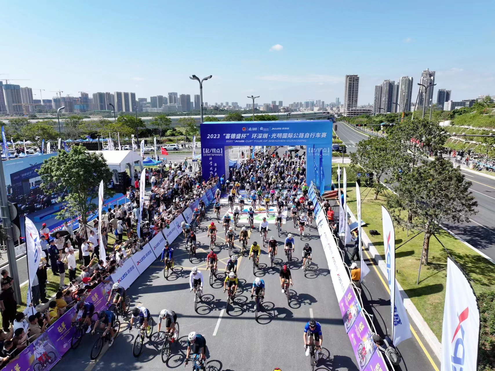 近500名骑手汇聚，2023“喜德盛杯”环深圳·光明国际公路自行车赛举行