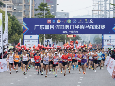 （重稿）东莞虎门半程马拉松赛举行，深圳两选手分获男子组冠军季军