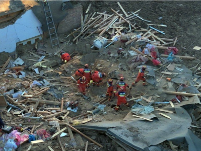 抗震救灾，深圳社会组织紧急驰援