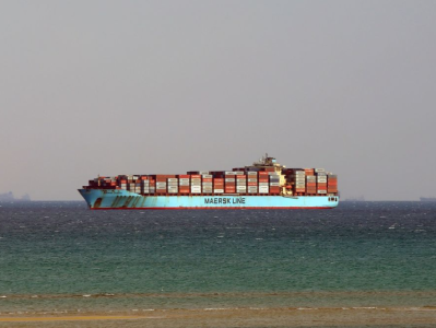 涉及胡塞武装 全球最大集装箱航运公司暂停在红海航行