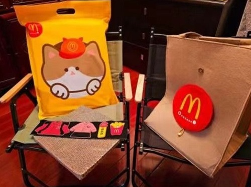 “汉堡猫窝”刷屏网络，当快餐品牌开始费心讨好“猫主子”......