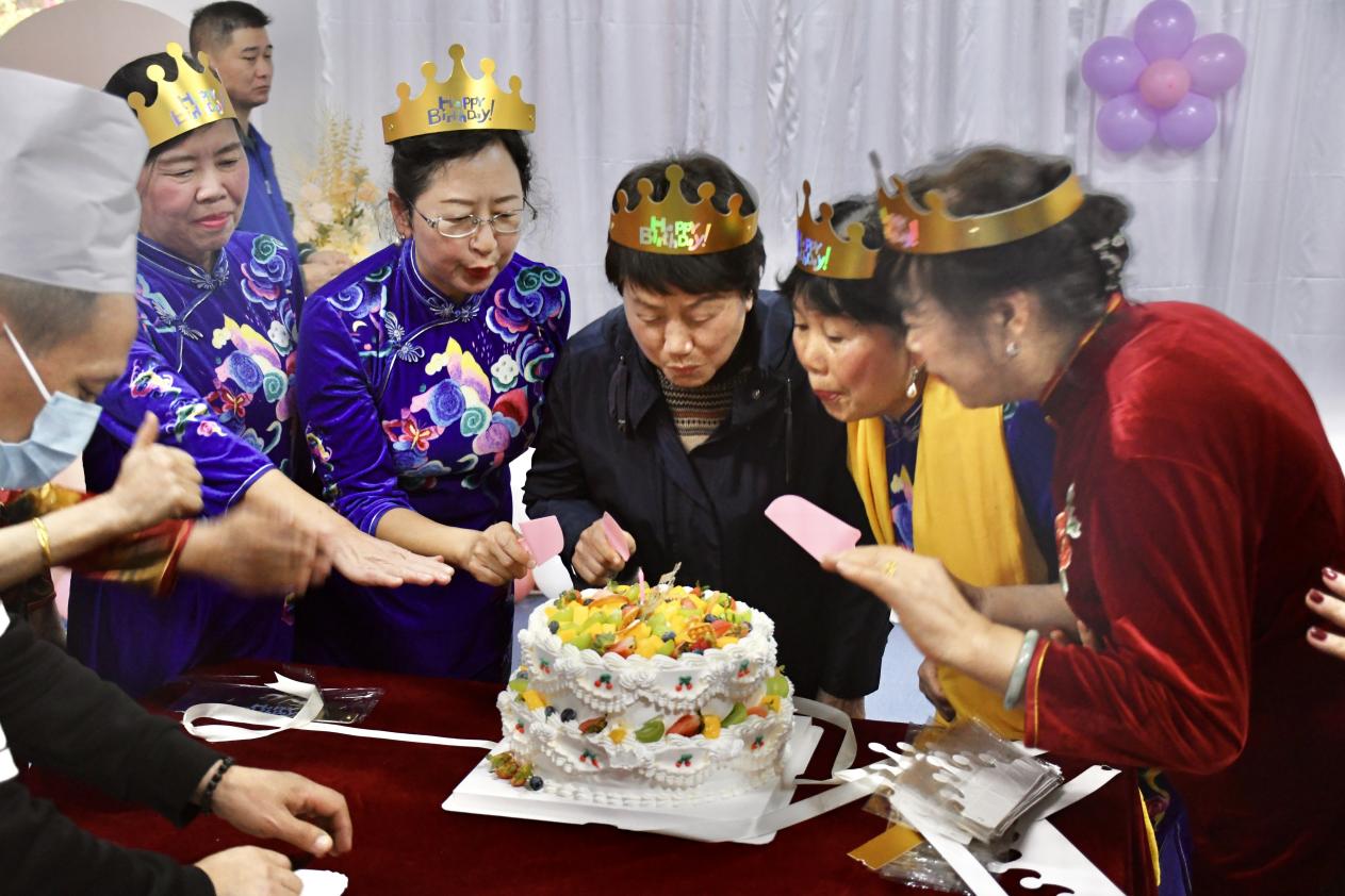 南山区华夏街社区举行长者生日会关爱活动