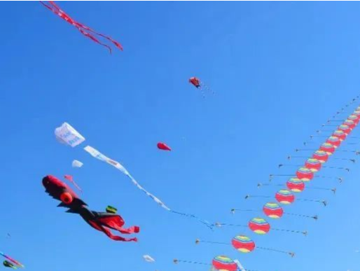 飞来横祸！外卖小哥送餐途中险些被“割喉”，“凶器”竟是一根线？