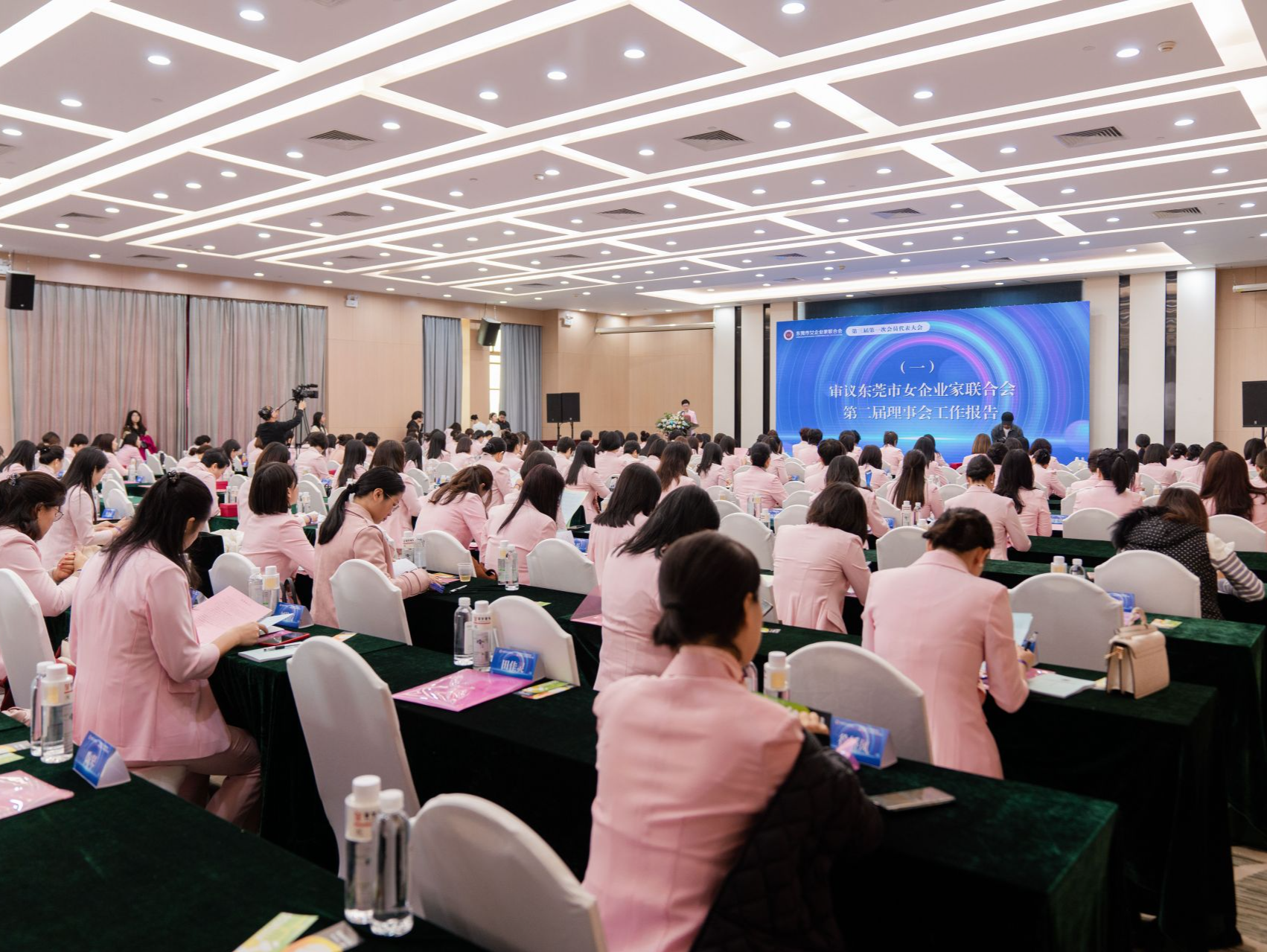 东莞市女企联举行第三届理监事会就职典礼