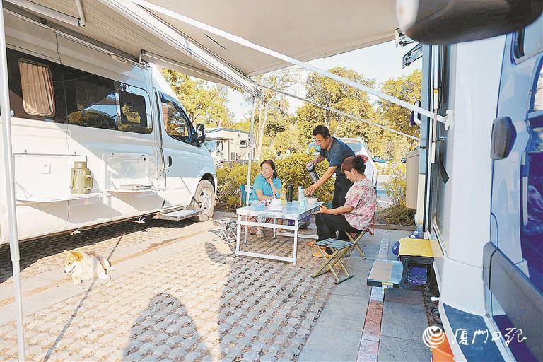 “逃离”严寒！“房车候鸟族”追逐暖阳来厦过冬