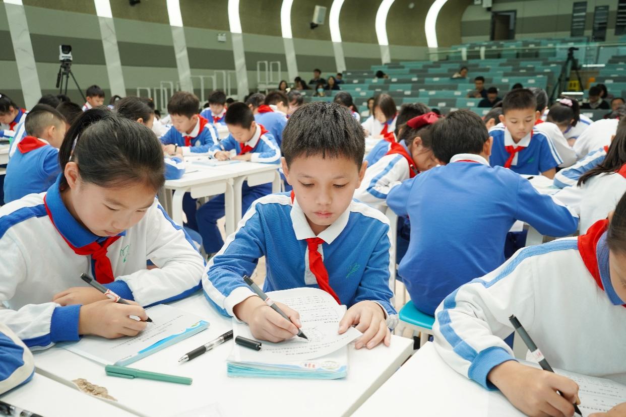 南实集团：大数据支持的课堂教学改革实验项目阶段汇报会在荔林小学举行