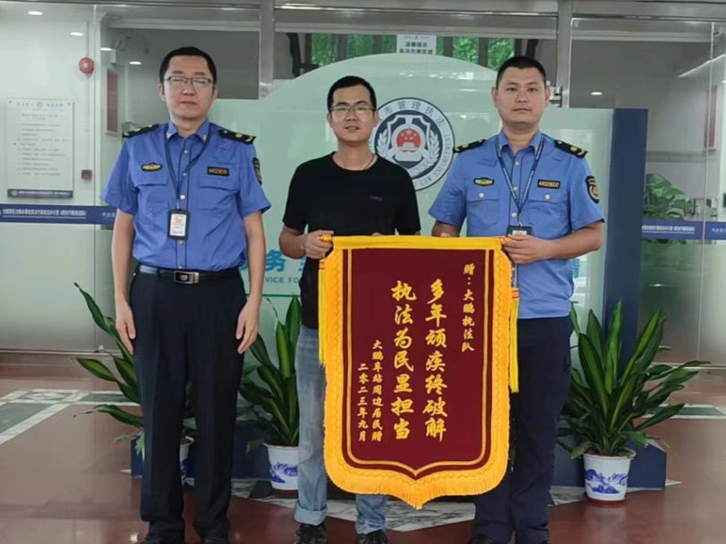 白天停车 晚上夜市 “一场两用”破解流动商贩治理顽疾