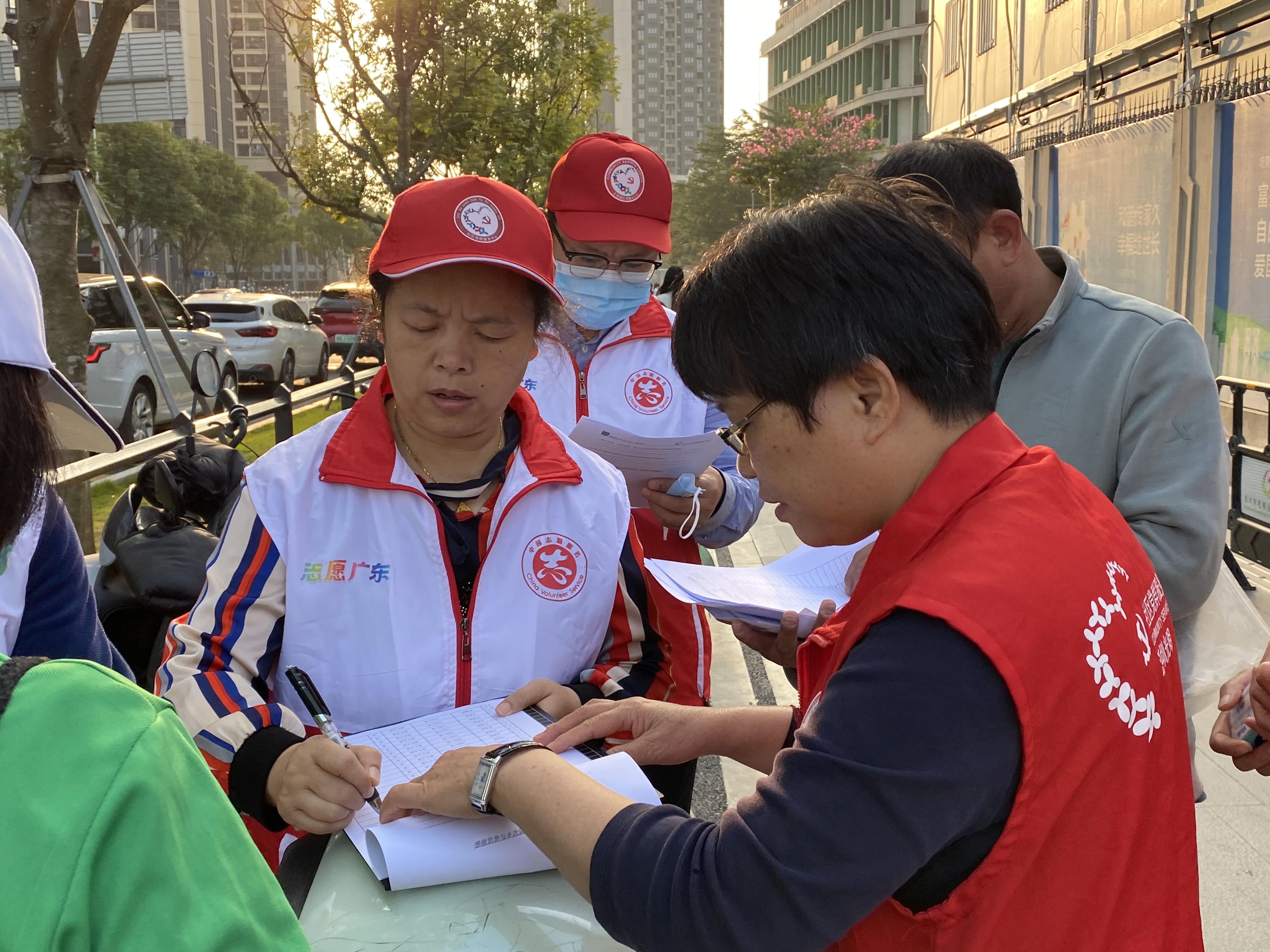 问需求，听民意！凤凰社区开展居民需求调研