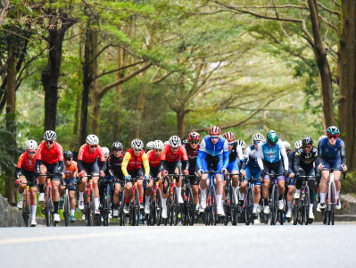 首届盐田山海国际公路自行车赛举行