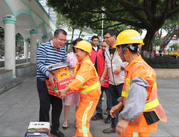 公明社区冬日送温暖，情系城市美容师