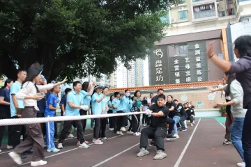 翠竹街道总工会举办职工拔河比赛   
