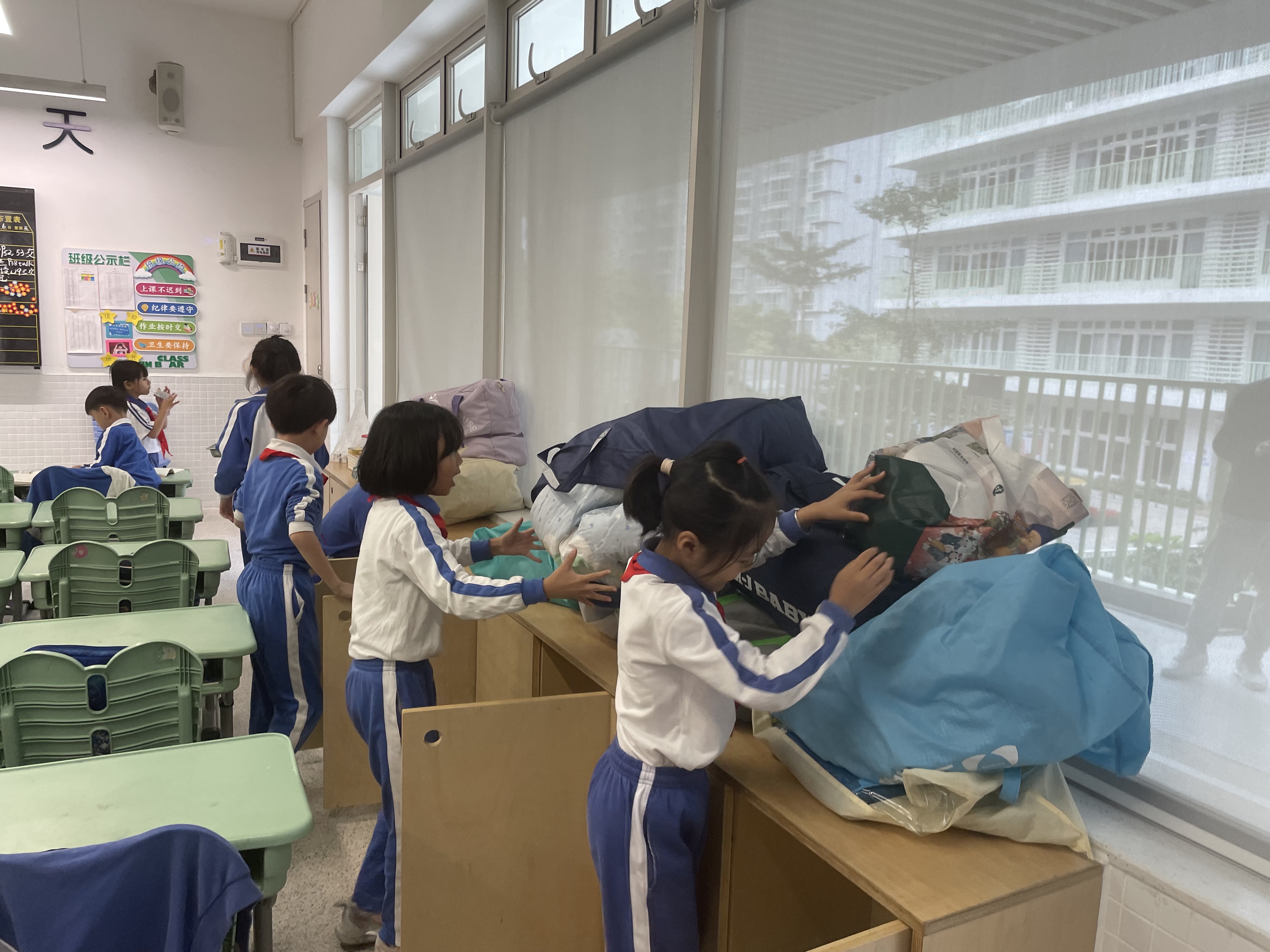 记者探访深圳中小学生午休情况：改扩建学校学生躺睡体验不错