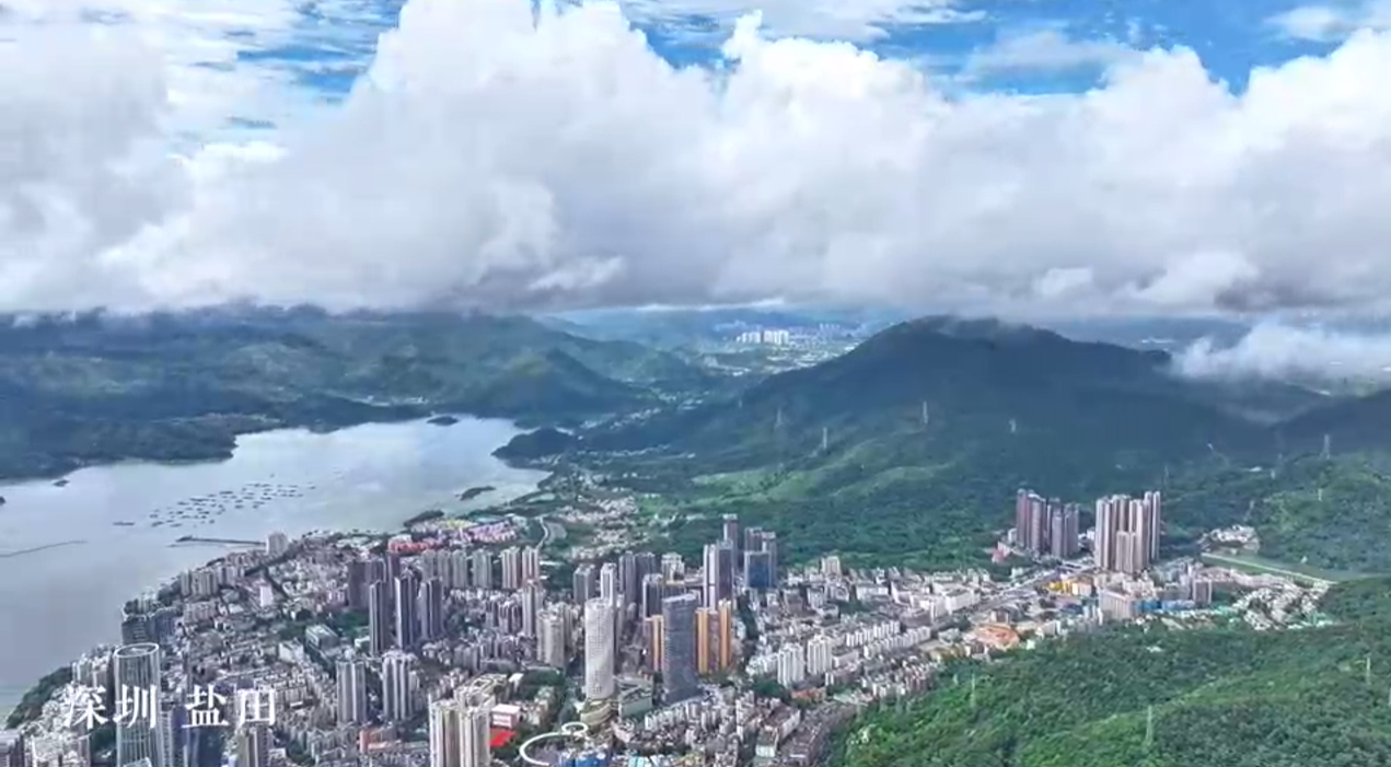 深圳盐田：雨后初晴，云海奔涌美如画卷