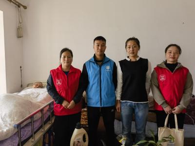 双工行动暖人心——江边社区开展探访老年人社区活动