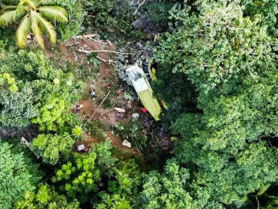 菲律宾巴士坠崖事故死亡人数更正为17人，暂无中国公民遇难消息 