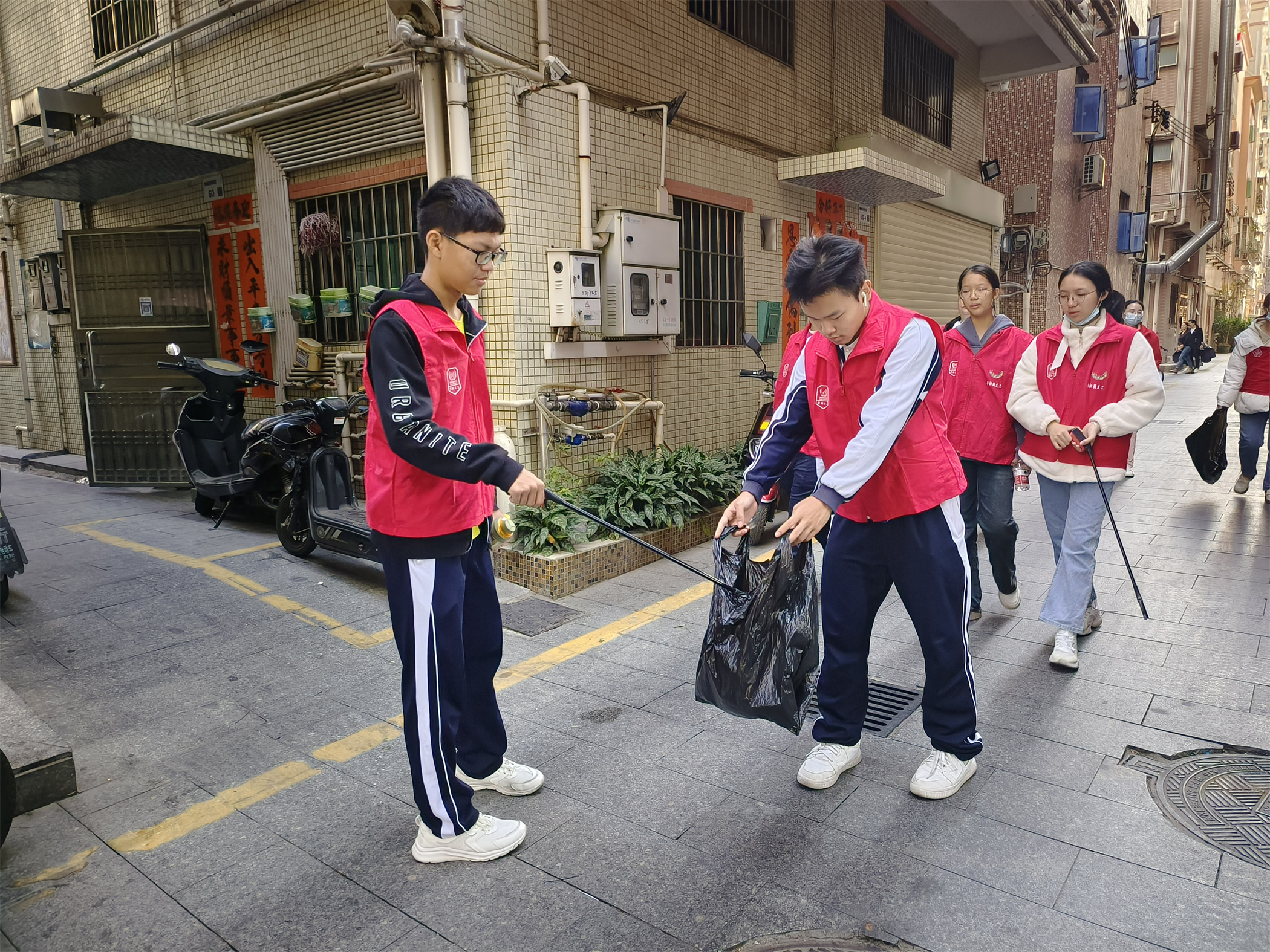 为环境做“捡”法！李松蓢环保志愿服务活动点燃居民群众参与热情